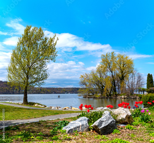 Wallpaper Mural MacEachron Waterfront Park and the Hudson river Torontodigital.ca