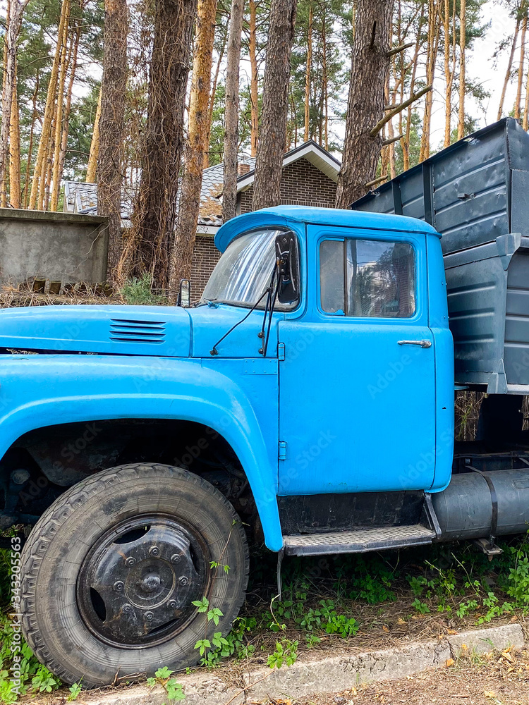  A large old blue ZIL truck.