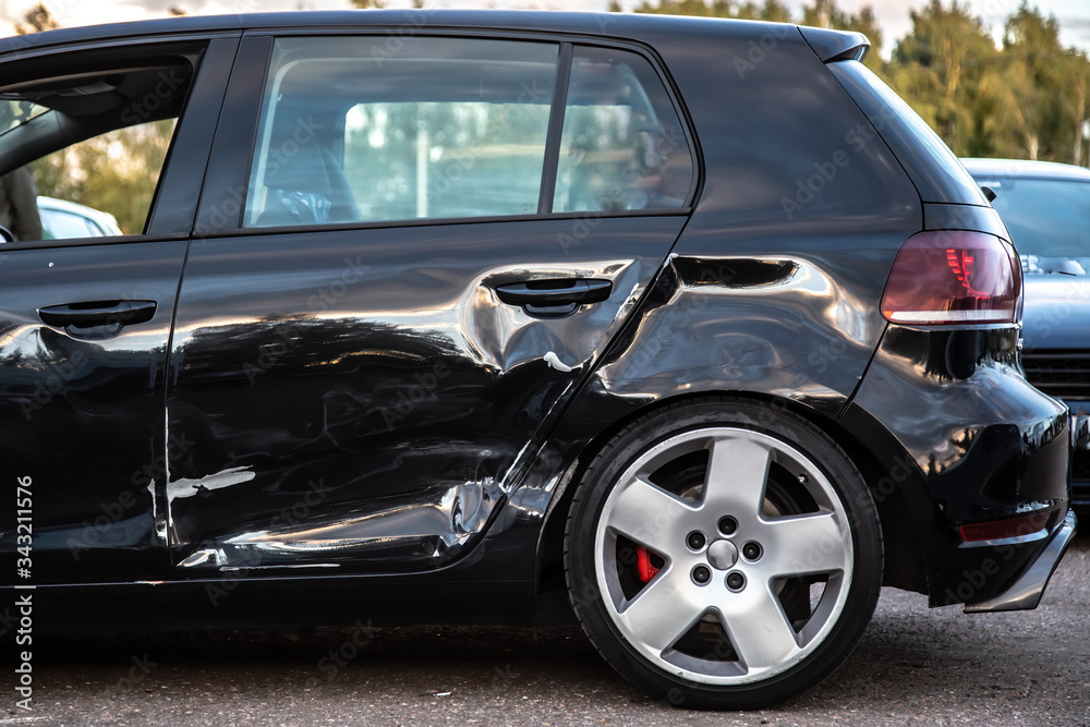 traffic accident. Severe damage to the tailgate and wing. The blow was in the side of the car. Parts replacement required. traffic accident. Severe damage to the tailgate and wing. The blow was in the side of the car. Parts replacement required.