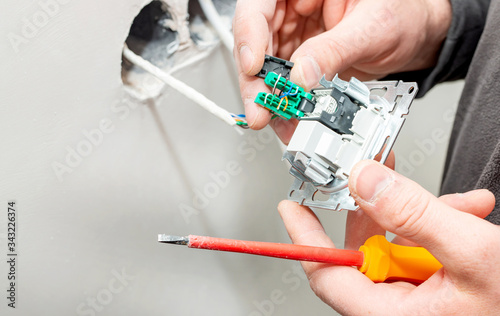 The process of installing an internal socket for Internet access