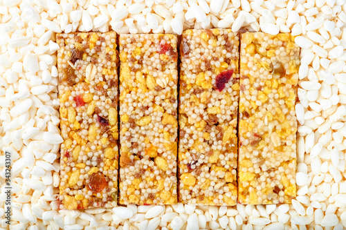 Billede på lærred brown granola bars isolated on puffed air rice background
