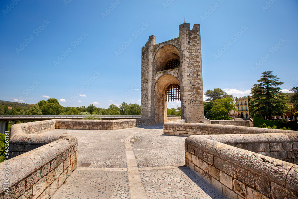 Obraz premium Old bridge over the river Fluvia in medieval town of Besalu, province Girona, Spain