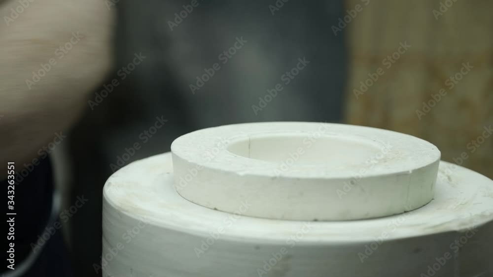 Vidéo Stock Woman`s hands put on a potter's wheel a form for a clay cup