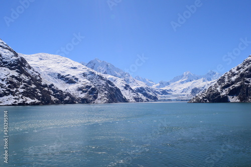 A sunny day in Glacier bay, Alaska © jamalbrizki