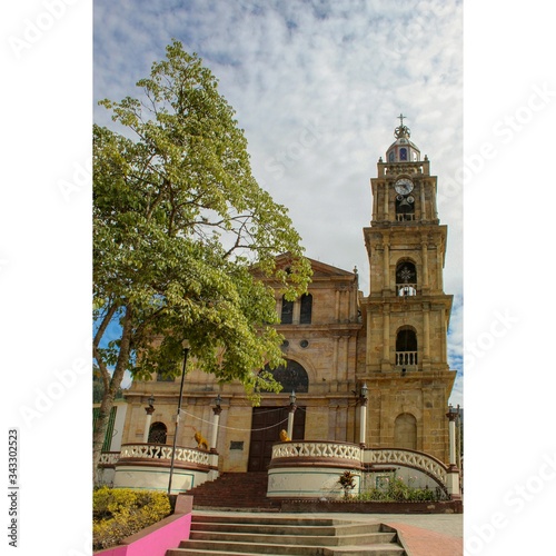 Monumentos, cielos, animales y flores de Colombia. 