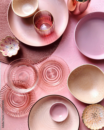 Εκτύπωση καμβά Pink Plates and Bowls