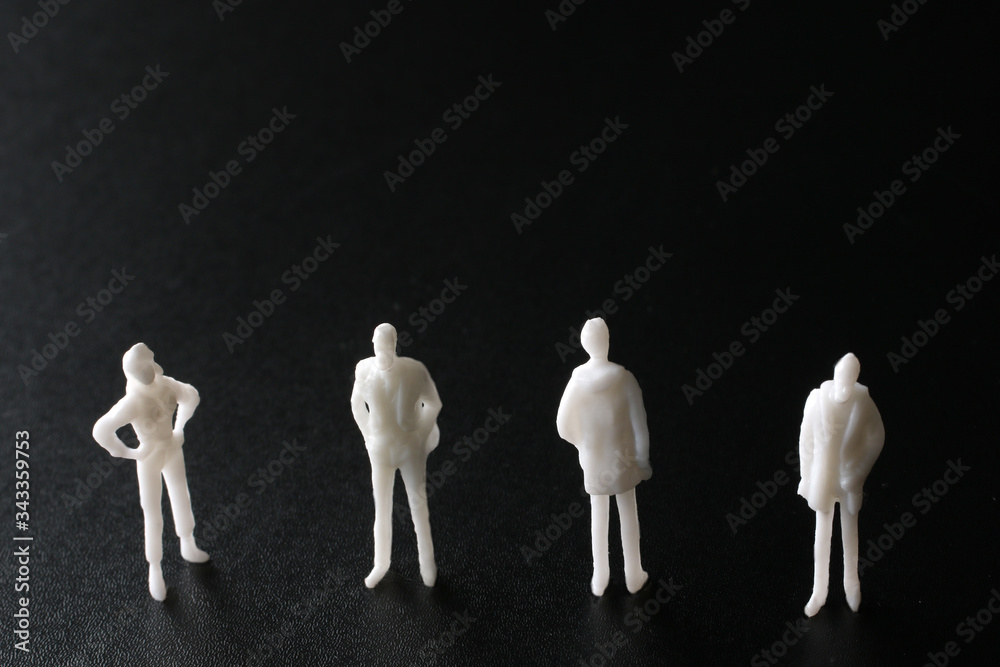 ソーシャルディスタンスとウイルス感染をミニチュア人形で表したジオラマ