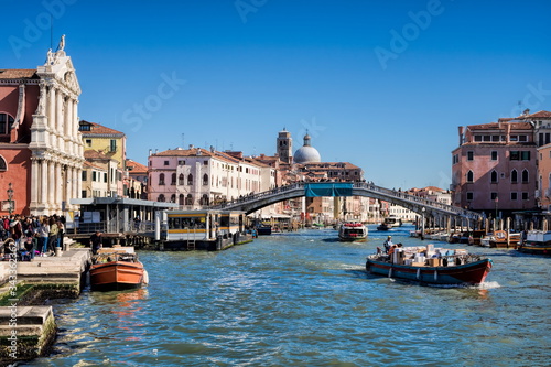 venedig, italien - canale grande an der ponte degli scalzi