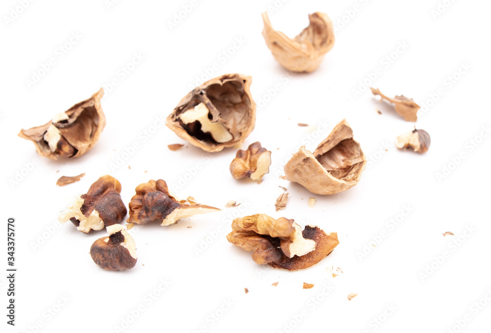 Obraz premium Walnuts isolated on a white background