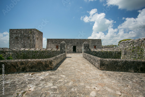 Ruinas en Fuerte de San Felipe de Bacalar. Quintana Roo, México.