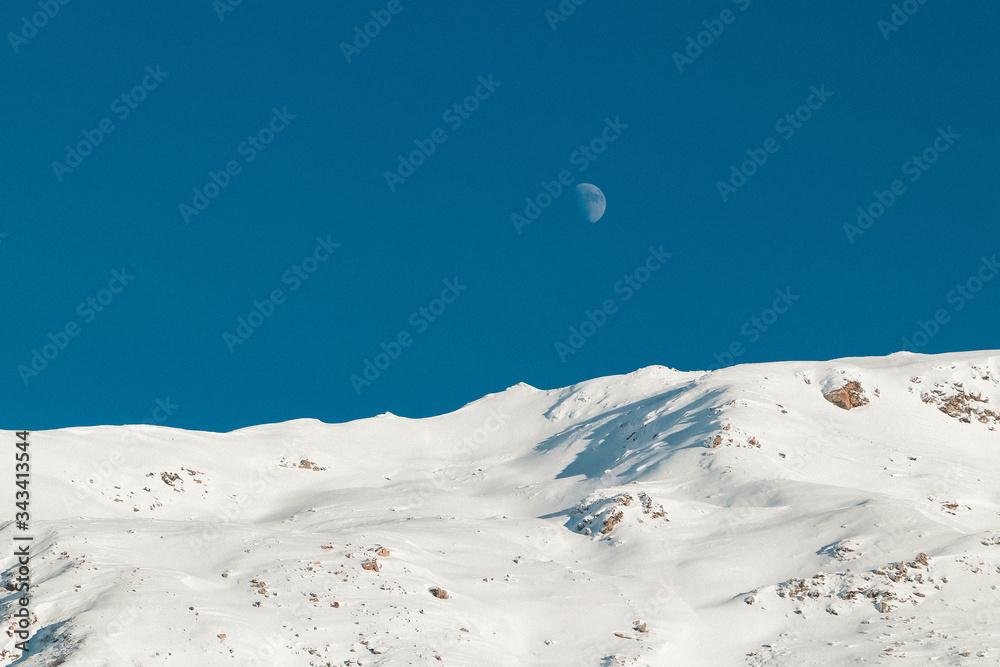 Księżyc w Alpach - obrazy, fototapety, plakaty 
