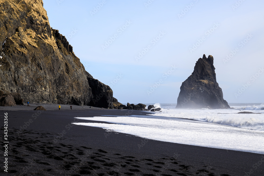 Reynisfjara beach - spiaggia nera in Islanda	