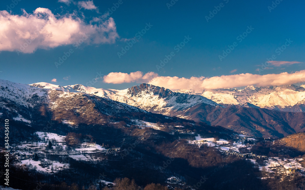 Vista su Alpi da Colle del Lys, Piemonte