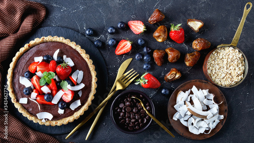 No-bake healthy pastry: chocolate tart, top view