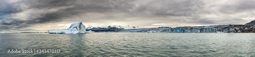 The famous Jokulsarlon Glacier Lagoon in the eastern part of Iceland © HandmadePictures