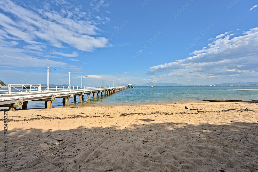 Picnic Bay Jetty on Magnetic Island with seaview