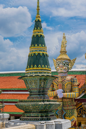 Giant statue at Wat Phra Kaew.