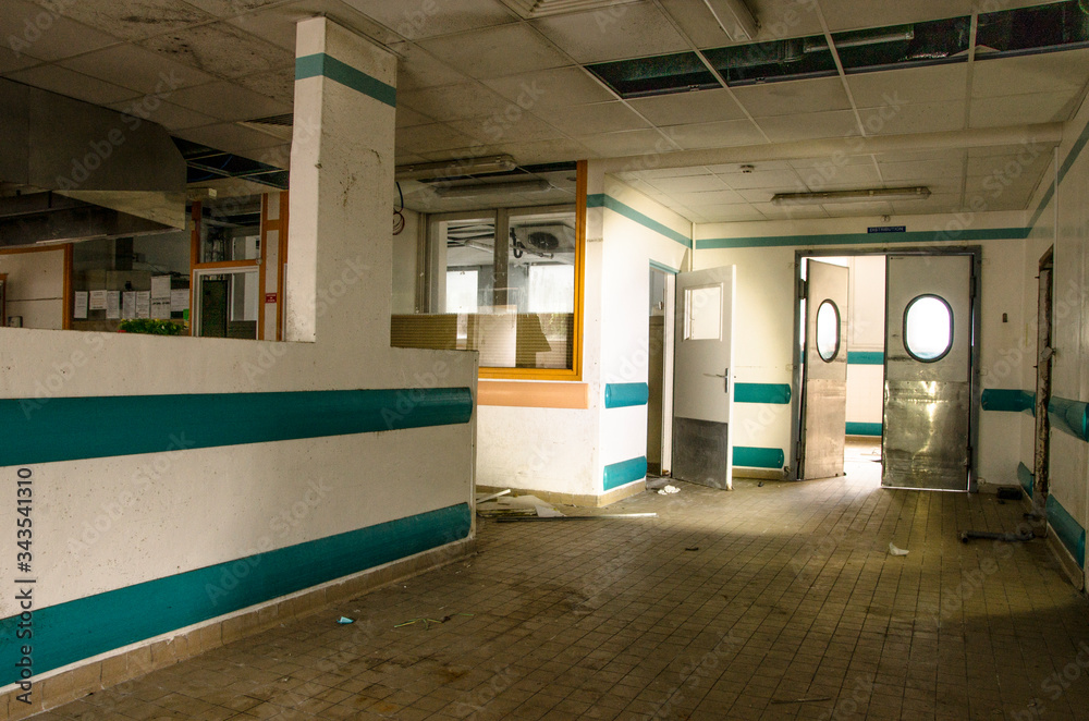 hôpital clinique abandonné désaffecté cassé détruit hôpital clinique abandonné désaffecté cassé détruit