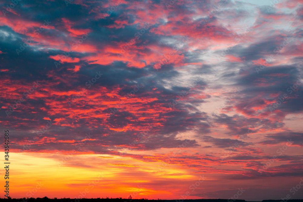 Fototapeta premium Twilight sky. Beautiful sunlight and purple clouds