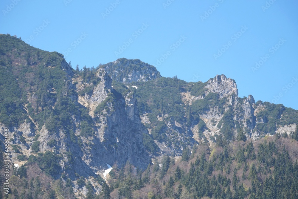 Bizarre Felsen am Spitzstein vom Tal aus gesehen