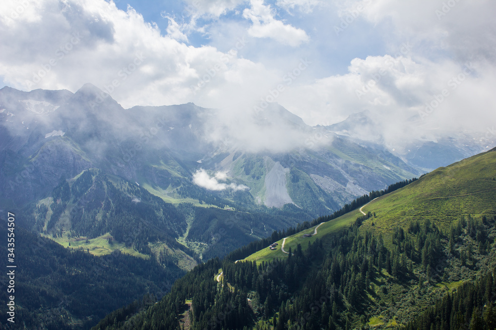 Fototapeta premium Mountains above Hintertux, Tyrol