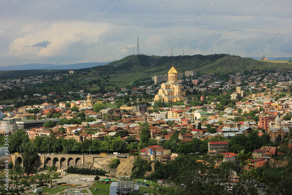 Fototapeta premium Georgia. View of the Cathedral-Lavra of the Holy Trinity. The city of Tbilisi.