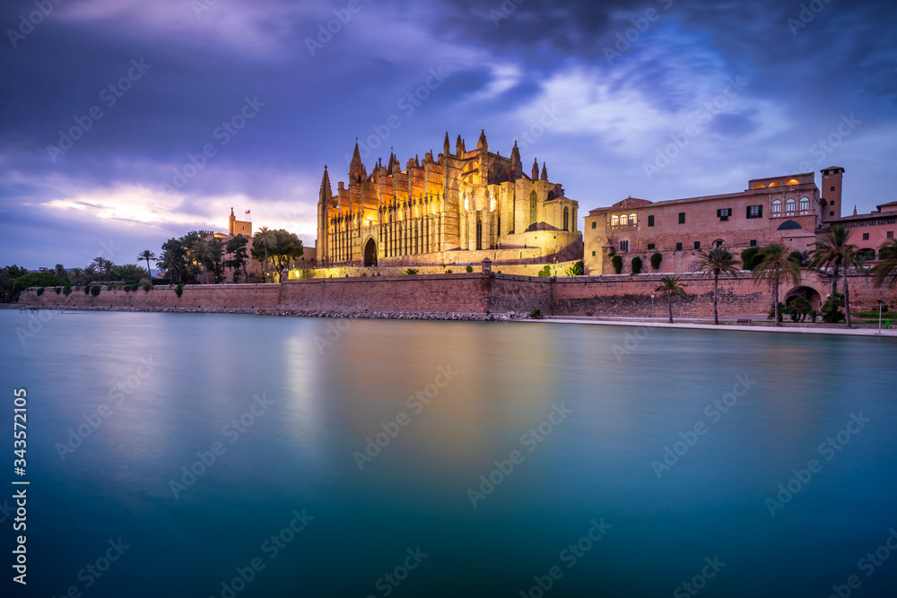 Cathedral of Palma de Majorca at night, Majorca, Balearic Islands