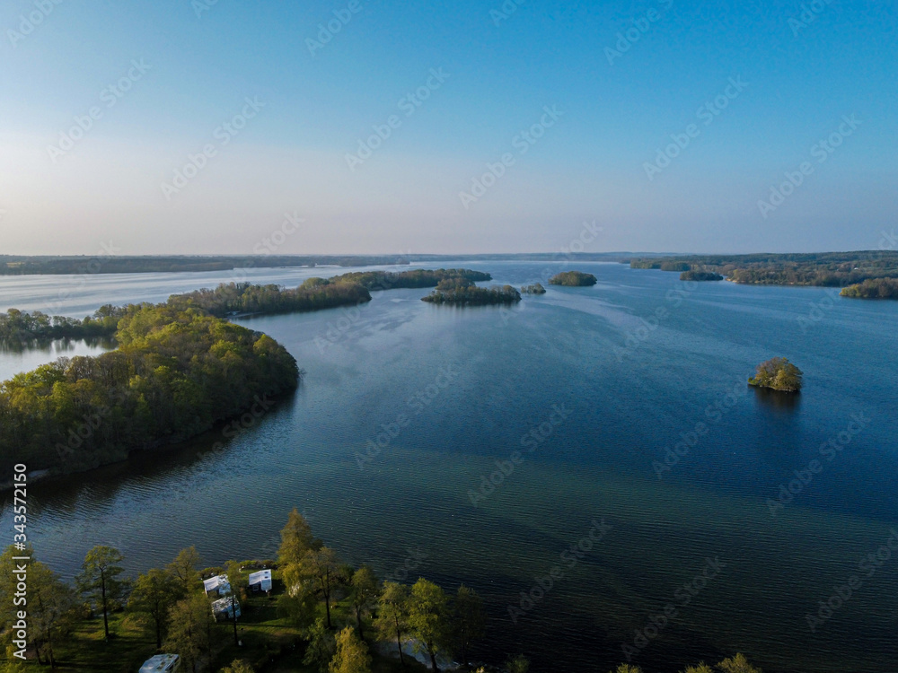 Inseln im großen Plöner See in der Holsteinischen Schweiz