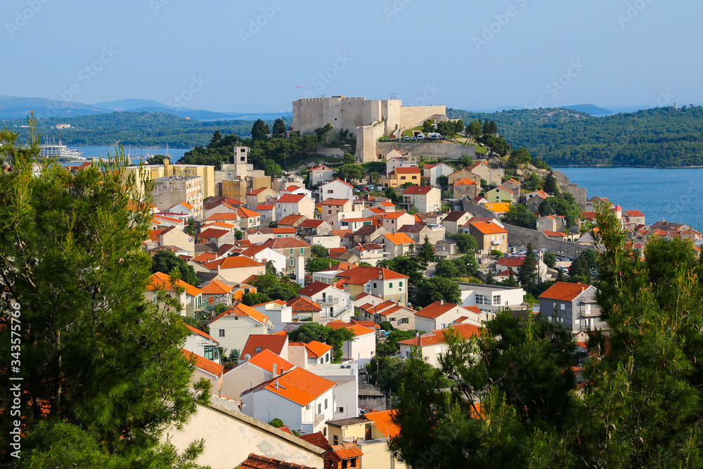 Φωτογραφία Aerial view of the historical town center of Sibenik in Croatia - Medieval Castl