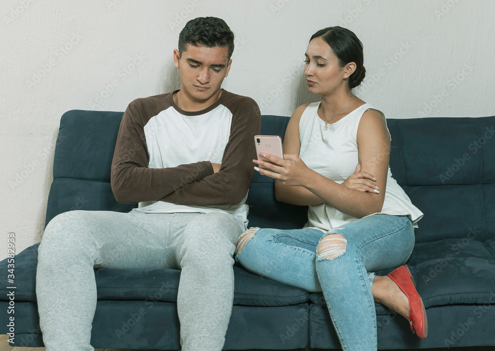 Family alienated and addicted to cell phones Family alienated and addicted to cell phones