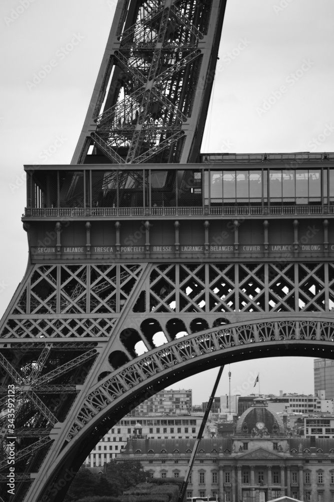 Fototapeta premium Eiffel up close