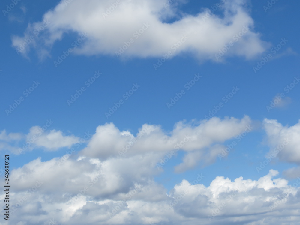 céu azul com nuvens brancas azul e branco céu azul com nuvens brancas azul e branco