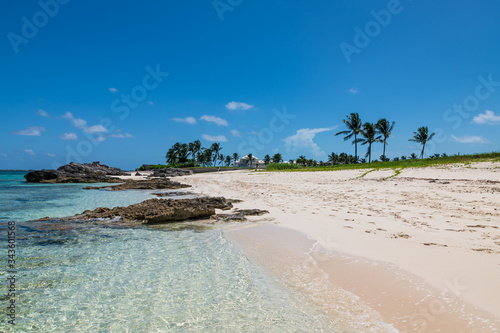Fototapeta Naklejka Na Ścianę i Meble -  View of Cabbage beach in Paradise Island (Nassau, Bahamas).