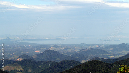 Partial view of the mountain range called Serra do Mar © Vlad Loschi