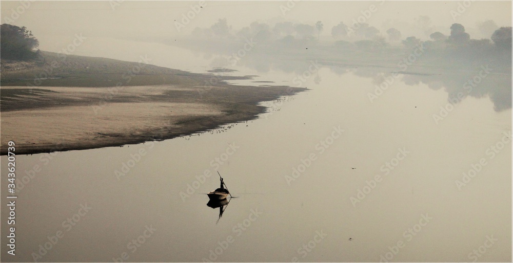 Fototapeta premium poling on the misty river