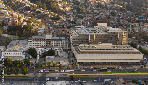 Vista aérea de hospital público Dr. Gustavo Fricke, Viña del Mar, Chile