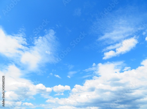 日本の田舎の風景 8月 夏の青空と雲