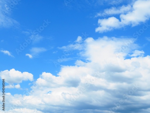 Fototapeta Naklejka Na Ścianę i Meble -  日本の田舎の風景　8月　夏の青空と雲