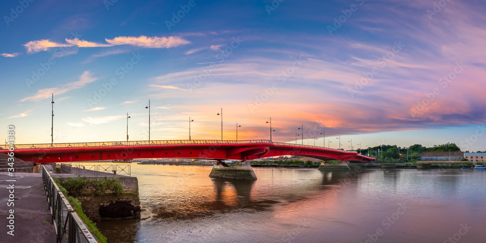Pont Henri Grenet sur le fleuve Adour à Bayonne