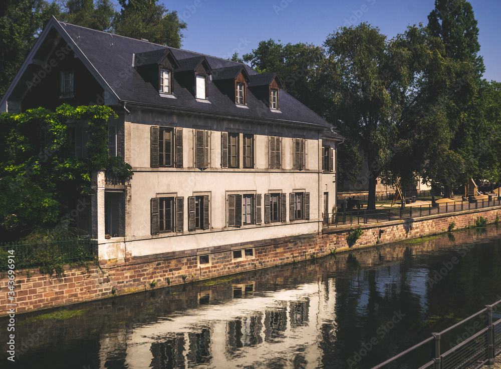 Haus in Straßburg am Fluss