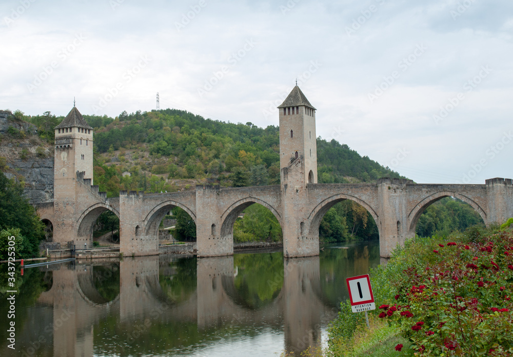 Fototapeta premium The medieval Pont Valentre over the River Lot, Cahors, The Lot, France