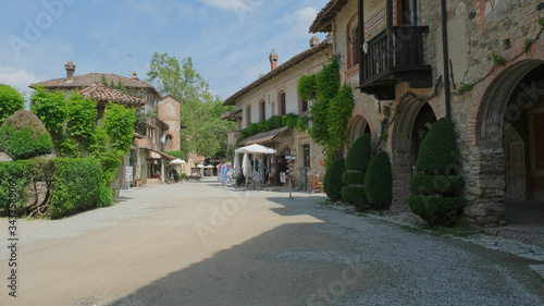 Il villaggio neomedievale di Grazzano Visconti in Emilia Romagna photo