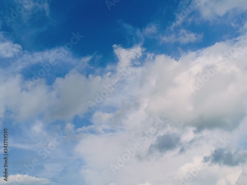 Fototapeta Naklejka Na Ścianę i Meble -  blue sky and white clouds seen during the day