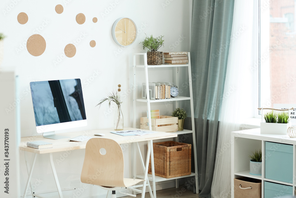 Obraz premium Horizontal no people shot of modern room with comfortable workspace in daylight, copy space