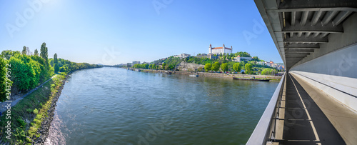 Canvas Print Danube river with Bratislava castle in background, view from New bridge (Bratisl