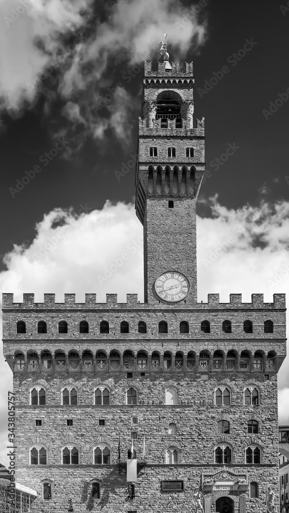 Obraz premium Beautiful vertical black and white view of the famous Palazzo Vecchio palace in Piazza della Signoria in Florence, Italy, on a sunny day