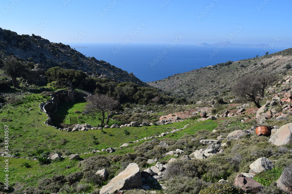 Naklejka premium seaview from the mountain valley