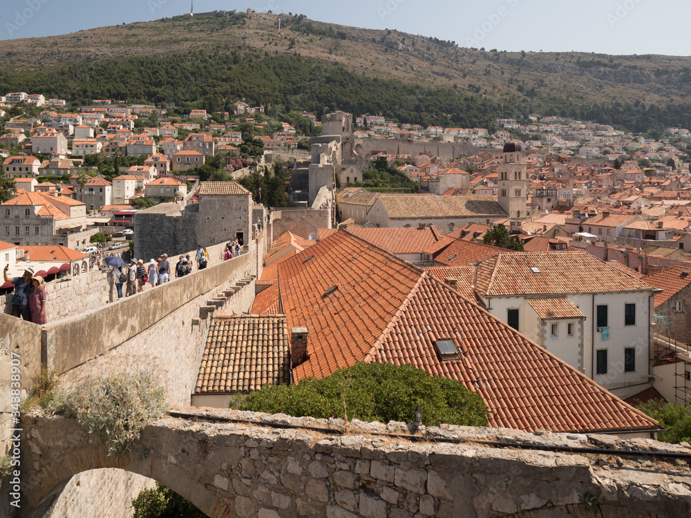 Vista de Dubrovnik desde las murallas de la ciudad