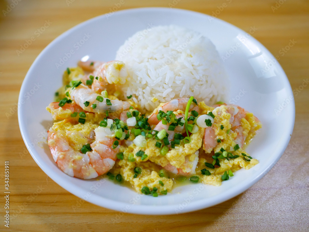 scrambled eggs with shripms and stream rice scrambled eggs with shripms and stream rice