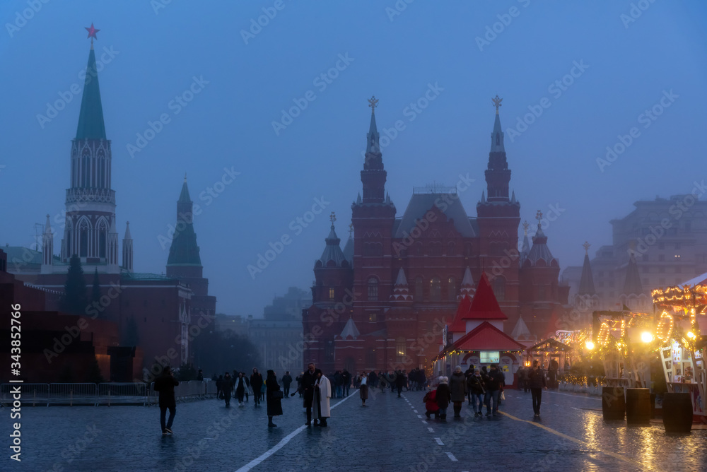 Obraz premium Historical buildings with foggy evening at the Red Square in Moscow, Russia. Kremlin. Night view of the city of Moscow.